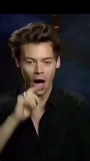 Just a short little video of Harry making the ‘pop’ sound at the end of sunflower vol.6 #harrystyles #icon #sunflowervolume6 #fineline #fyp