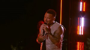 Kane Brown is the gift that keeps on giving 🔥 He surprised fans with a bonus #VMA performance of "Be Like That" from the Toyota USA Stage! | Video Music Awards