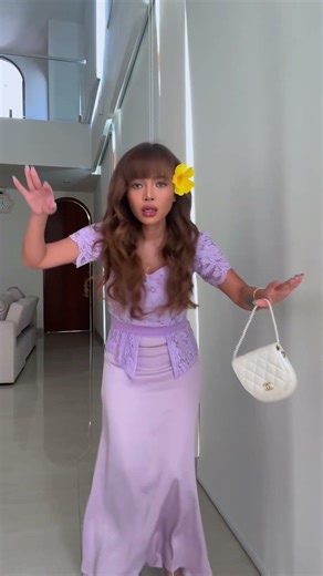 Jatuh cinta boleh, asal bukan ke orang yang salah 😎Selamat Hari Kartini! 🌼💜#Kartini #outfitcheck