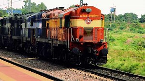 Indian Railways Rules: क्या आप भी रात में करते हैं ट्रेन से ट्रैवल, जान लें क्या है रेलवे के नियम? | indian railway rules guidelines for night passengers | Herzindagi