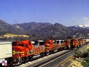 A Santa Fe train with three new GP60M locomotives is outdone by an opposing train with four! Then Southern Pacific "Oil Cans" are seen on Tehachapi Pass. From Charles Smiley Presents "Tehachapi – The SP and Santa Fe era" https://rfd.video/TehachapiSPSF | Railfan Depot