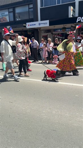 Turning it on at the Clutha District Christmas Parade & Market in Balclutha, what a great day. Well done and THANK YOU to those superstar organisers who make this fantastic day for the community happen! 🎄 | Clutha District Council