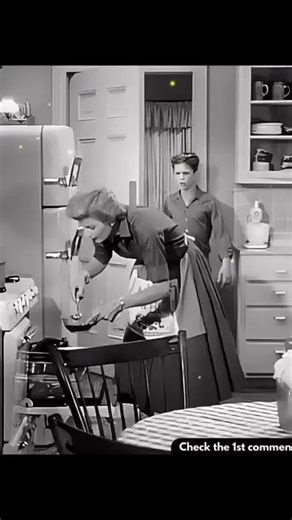 This scene wasn’t edited, now take a closer look and try not to gasp when you see the unexpected... Check the 1st comment | Weekend Movie | Facebook