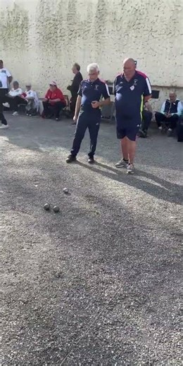 Pétanque: Tir à la sautée + changement de couleur une pure beauté 😍👌, bravo à M. Juan Montoya