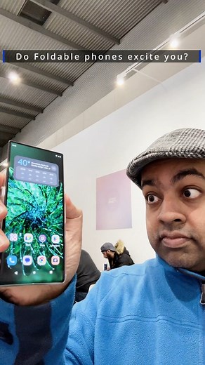 11K views · 126 reactions | This Rollable phone from Motorola will blown your mind! #Motorola #RIZR #RAZR #Foldable #Rollable #MWC #fonearena | FoneArena | Facebook