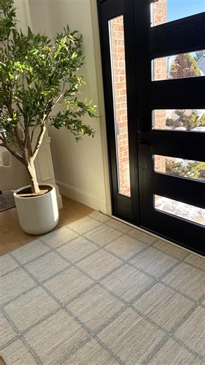The Perfect Rug on Instagram: "Entryway rugs set the tone for your entire home. They need to handle heavy traffic, fit tricky layouts, and work around vents and door swings. That’s where custom makes all the difference. Featured Rug: Oslo"