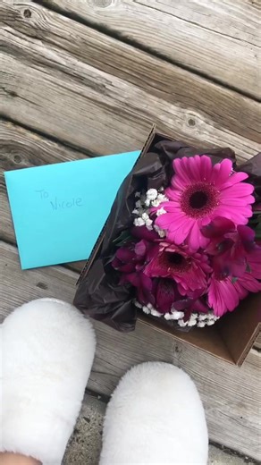 Quarantine surprise for our 7month anniversary!! Feeling loved🥰 #foryoupage #anniversary #quarantine