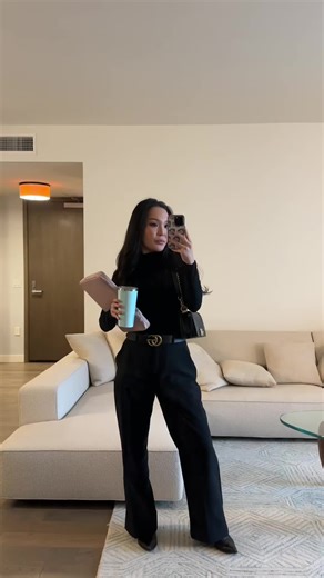 Come with me to work! Every day is different working in professional skincare, but this weekend I gave my first presentations at a conference here in Los Angeles. I presented on @Le Mieux growth factors & the role the play in longevity and regenerative skincare as well as the latest in facial resculpting. Huge thank you to @Zemits.official for having us and thank you to all the estheticians and nurses for coming out this weekend!