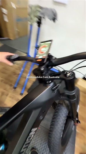 Full carbon frame. ￼