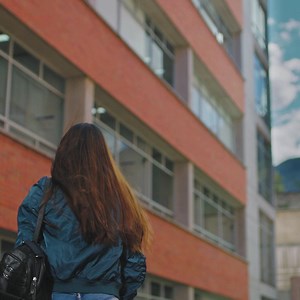 68K views · 43 reactions | Un ingeniero no solo es grande por resolver problemas, sino porque las soluciones que encuentra, mejoran la vida de los demás. #UniversidadUTE RPC-SO-42 -No.763 -2017 | Universidad UTE | Facebook