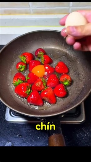 dâu tây xào trứng #11043003