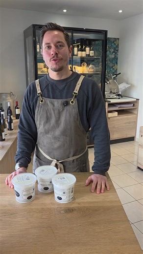 Fromagerie de Caudéran 70 avenue du général Leclerc 33200 Bordeaux Ouvert du mardi au vendredi de 9h30 à 13h00 et de 16h00 à 19h30 Samedi de 9h30 à 13h00 et de 16h00 à 19h00 Dimanche de 10h00 à 13h00 Brocciu Le Brocciu, le fromage AOP corse. Le Brocciu est un fromage de chèvre et/ou de brebis fabriqué en Corse. Ce fromage s'inscrit dans des savoir-faire ancestraux de la filière laitière qui occupe une place importante dans l'agriculture de l'île de Beauté. #fromagecorse #cauderan #commercantdeca