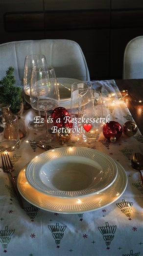 Ez és a Reszkessetek betörők! ✨ Nálunk így kezdődik a karácsonyi szünet! 🎄🍽️ #mömax #karácsonyiasztal #vacsora | mömax Magyarország