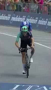 Just too good 😮‍💨 Jonas Vingegaard and Visma Lease a bike dominate Stage 16 at the Giro.