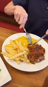 817 reactions · 21 shares | Building my own feast like a pro!  House Side Salad 綾 for the crunch, Boneless BBQ Chicken  for the saucy goodness, because balance is key. What's your go-to All For Me meal?  | Chili's Philippines | Facebook