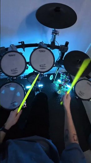 Try clapping along. I dare you 👀 Th Mirror by Dream Theater