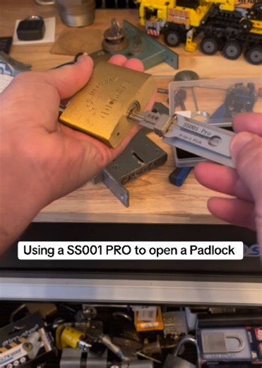 Unlocking Padlocks with SS001 PRO Tool