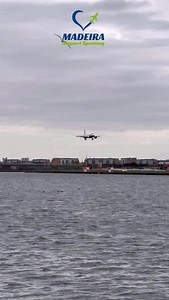 British Airways Embraer E190SR landing on the amazing London City Airport #airport #landing #London | Madeira Airport Spotting