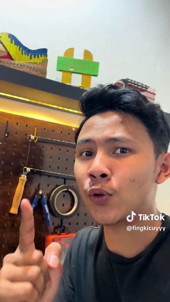 Bikin Motif Kayu Pakai Sandal