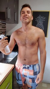 Repelente de mosquitos natural y libre de sustancias tóxicas. Ingredientes: Agua embotellada 180 mL Alcohol antiséptico 20 mL Glicerina 5 mL Aceite esencial de Citronela 50 gotas #repelente #mosquitos #vacaciones | Químicos para el Hogar