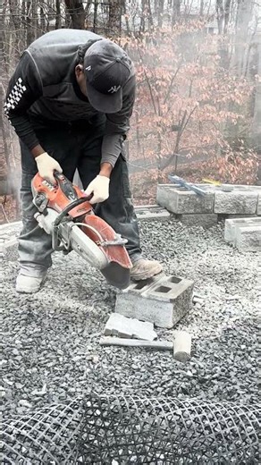 Perfectly Cutting Wall Block for a Seamless Retaining Wall 🔥 👀🎬 #hardscape #landscaping #diy