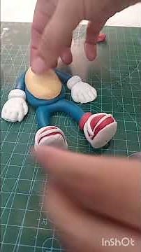 A quick way to make a super Sonic Cake topper