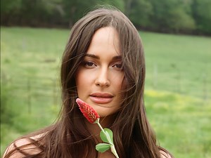 Kasey Musgraves announces new album 'Deeper Well'