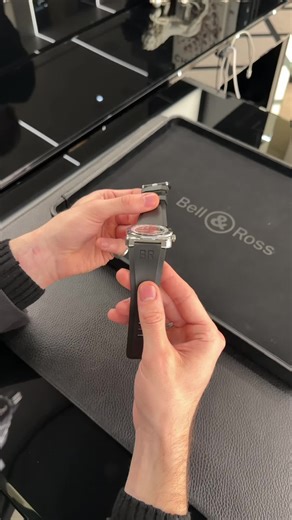 Why choose a classic GMT when you get go for this Bell & Ross? #gmtitaly #watch #gmt