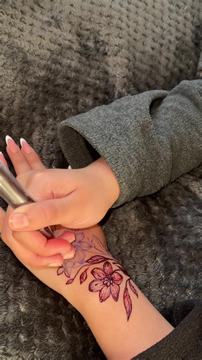 Stunning Flower Henna Tattoo Tutorial