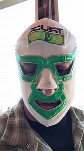 No sé si se acuerdan de esta suspensión… La famosa Airglide 100 de Kenworth, también conocida como las patas de elefante. 🔧 Hoy casi no se ve en USA, pero cuando llega, ¡viene con sorpresas! ⚠️ Las barritas estabilizadoras en U eran una pesadilla ⚠️ Los bujes parecen buenos… hasta que ves las puntas ⚠️ Y los tensores, ¿aún aguantan? 🛞 Con esa suspensión tan floja, nunca vas a dejar de gastar en morenas (llantas). Y todavía te preguntas por qué el camión jala pa’ un lado… 🚫 Muelles dañadas 🚫 