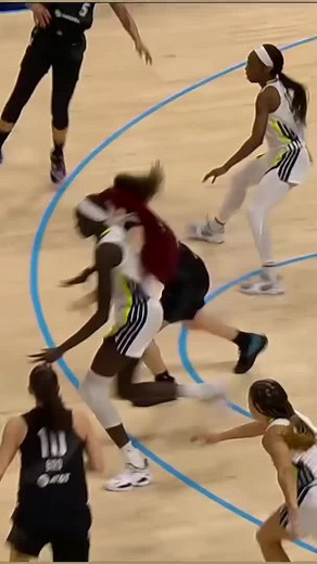142K views · 3.2K reactions | FIRST DUNK OF THE WNBA SEASON! | WNBA | Facebook