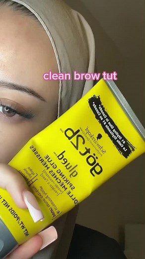 How to Clean Your Eyebrows: Step-by-Step Tutorial