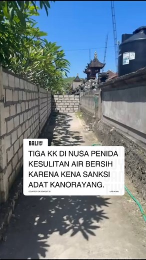 BALI SANTUY on Instagram: "Hampir setahun setelah sanksi adat kanorayang (dikeluarkan dari banjar adat) dijatuhkan kepada delapan kepala keluarga (KK) di Banjar Adat Sental Kangin, Desa Ped, Nusa Penida, ketegangan masih berlanjut. Tiga KK yang tetap bertahan di rumahnya kini menghadapi kesulitan air bersih akibat pemutusan saluran pipa. Made Sudiarta, salah satu warga yang terkena sanksi, menyebutkan bahwa dari delapan KK yang terkena hukuman adat, empat KK masih bertahan di lokasi tersebut. Fo