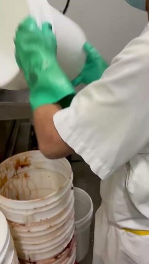 Industrial bucket wash machine