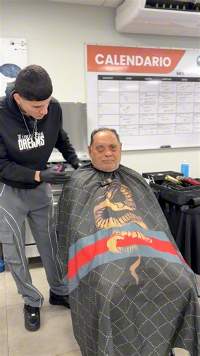 4.9K views · 111 reactions | Hoy estuve en una actividad en el centro de envejecientes haciendo la labor de recortarlos! Me encanta llevar este contenido siempre, recomienden lugares o centros que pueda ir a brindar esta labor tan bonita ! #barber #contenido #fyp #parati | Angelo’s & co. Barber | Facebook