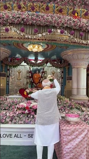 పుట్టపర్తి ప్రశాంతి నిలయంలో శ్రీ సత్యసాయి బాబాకు ప్రధాని మోదీ నివాళులు| Puttaparthi Sai Baba Tribute