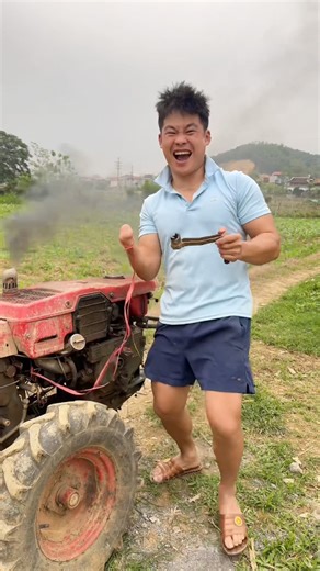 Start the engine with one hand.