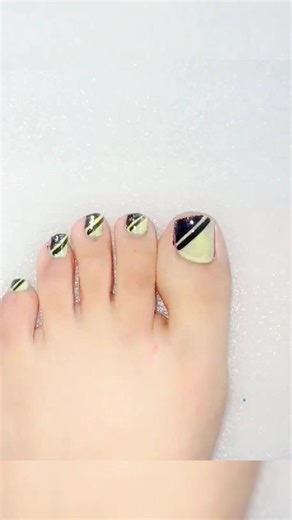 🌸easy nail art at home💛🌸 #simplenails #nailart #easynailart #youtubeshorts #ytshorts #shorts #viral