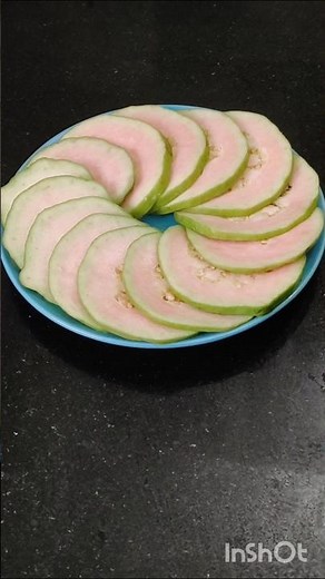 How to Cut guava #guava #fruit #juicyfruit #guavacutting