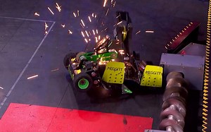 【新品预告】博茨大战 Sawblaze VS Whiplash | 格斗机器人出新啦！升级双电机模式增强型武器！解锁更强机器人战斗力！