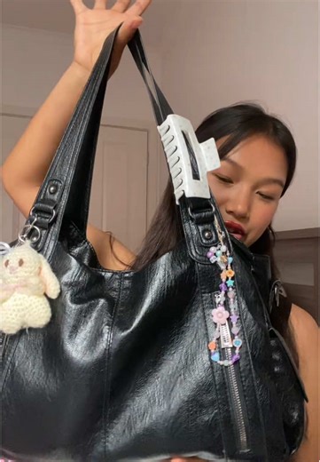 What's in My University Bag: Essential Items Revealed