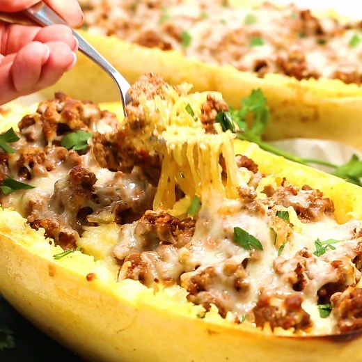2.8M views · 20 shares | This LOW CARB, KETO lasagna stuffed spaghetti squash boats recipe is ideal for a quick and easy healthy dinner! Layers of cheeses, meat, marinara, and squash are delicious and filling. This low carb recipe is great for making ahead of time or storing in the freezer. FULL RECIPE FROM Wholesome Yum - Low Carb Recipes HERE => https://www.wholesomeyum.com/recipes/stuffed-spaghetti-squash-lasagna-boats-recipe-with-meat/ | Wholesome Yum - Easy Healthy Recipes | Facebook