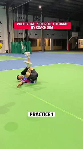 How to side roll？ Did u always failed your side roll？ let‘s coach sim show u how to do it correctly. #volleyballtutorial #malaysiavolleyball #volleyball #gforcevolleyball #volitiktok #vollyballstory #rollinginthedeep