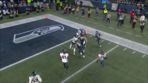 Kenneth Walker III follows convoy of blockers en route to 23-yard TD run