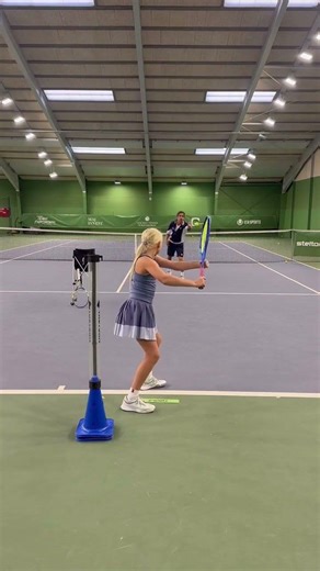 Beginner's forehand training in tennis:avoid excessivebackswing