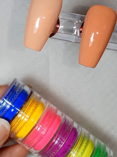 Colorimetría de Uñas con Pigmentos Neón