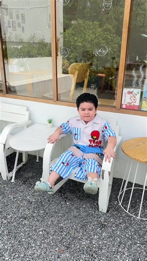 พี่โมโตโร่รับรางวัล เกียรติบัตรเสร็จ ก็ลุยติวต่อเลยยาวไป Private tutor Advanced English & Intensive English กับ tutor คนเก่งของฉัน tutor สุดที่รักของแม่ Archawin Rueangsri