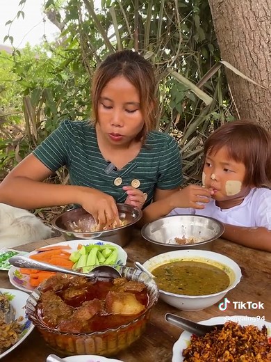 ဝက်သားနီချက်ကိုမြေအိုးလေးနဲ့နူးအိနေအောင်ချက်စားပါမယ်... #recipe #tiktokmyanmar #fyp #cooking #easyrecipe #foryou