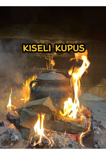 🔥KISELI KUPUS SA DIMLJENOM KOLENICOM🔥 I NOVOGODIŠNJI GIVEAWAY🥳🎊 Povodom praznika Grnčarija Braća Šunjevarić i ja vam poklanjamo SLAVSKI LONAC od 10L ! 📌USLOVI UČEŠĆA📌 -Lajkuj i pošalji ovaj video prijatelju! 👍 -Zaprati profil @Grnčarija Braća Šunjevarić i moj profil. -U komentaru označi najvećeg gurmana kog poznaješ.💬 *Broj komentara je neograničen*❗️ *U nagradnoj igri može da se učestvuje isključivo na INSTAGRAMU*❗️ *Ako si ovo video na nekoj drugoj društvenoj mreži, a želiš da učestvuj