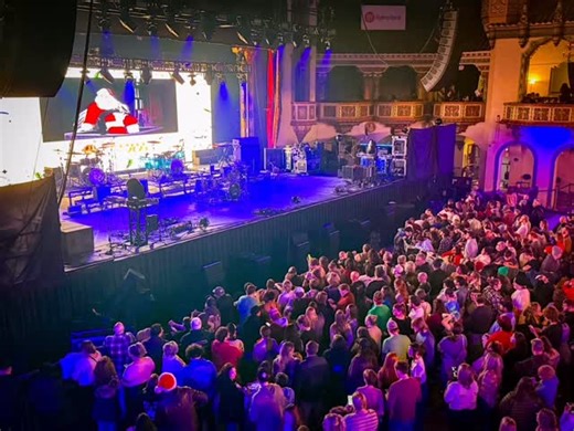 Q101 Chicago on Instagram: "Twisted night ☝🏼 is about 2 start…who are you most excited 2 see on the stage at the Aragon?!?! @ajrbrothers @thebandcake @yellowcard @thirdeyeblind @sublime #twisted #q101 @dougiestylz @aragonballroom"